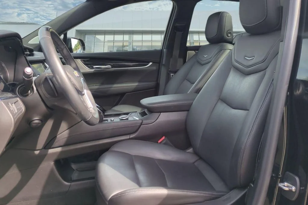 Used 2023 Stellar Black Metallic Cadillac Premium Luxury image 15