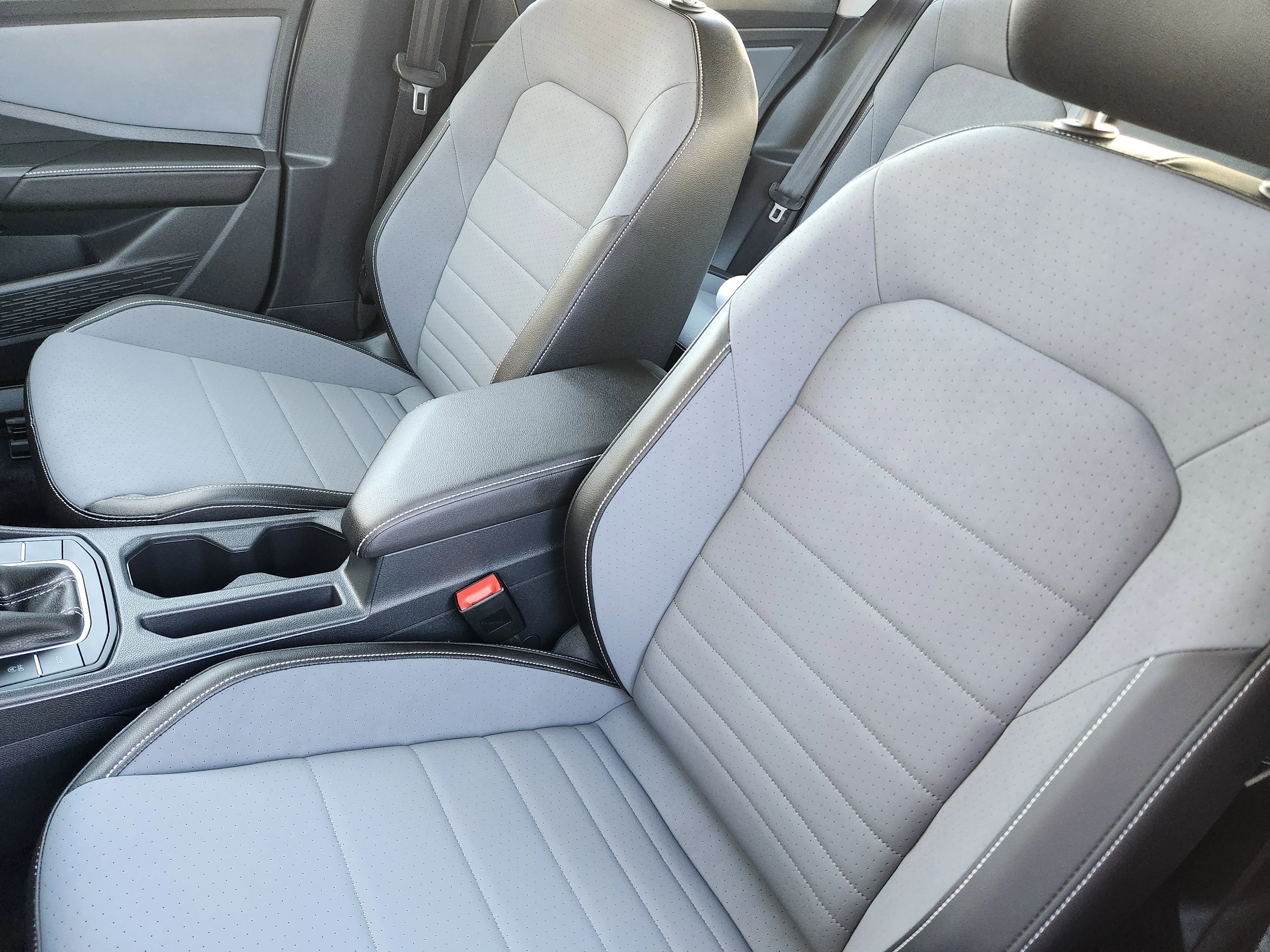2025 Volkswagen Jetta SE - Photo 8