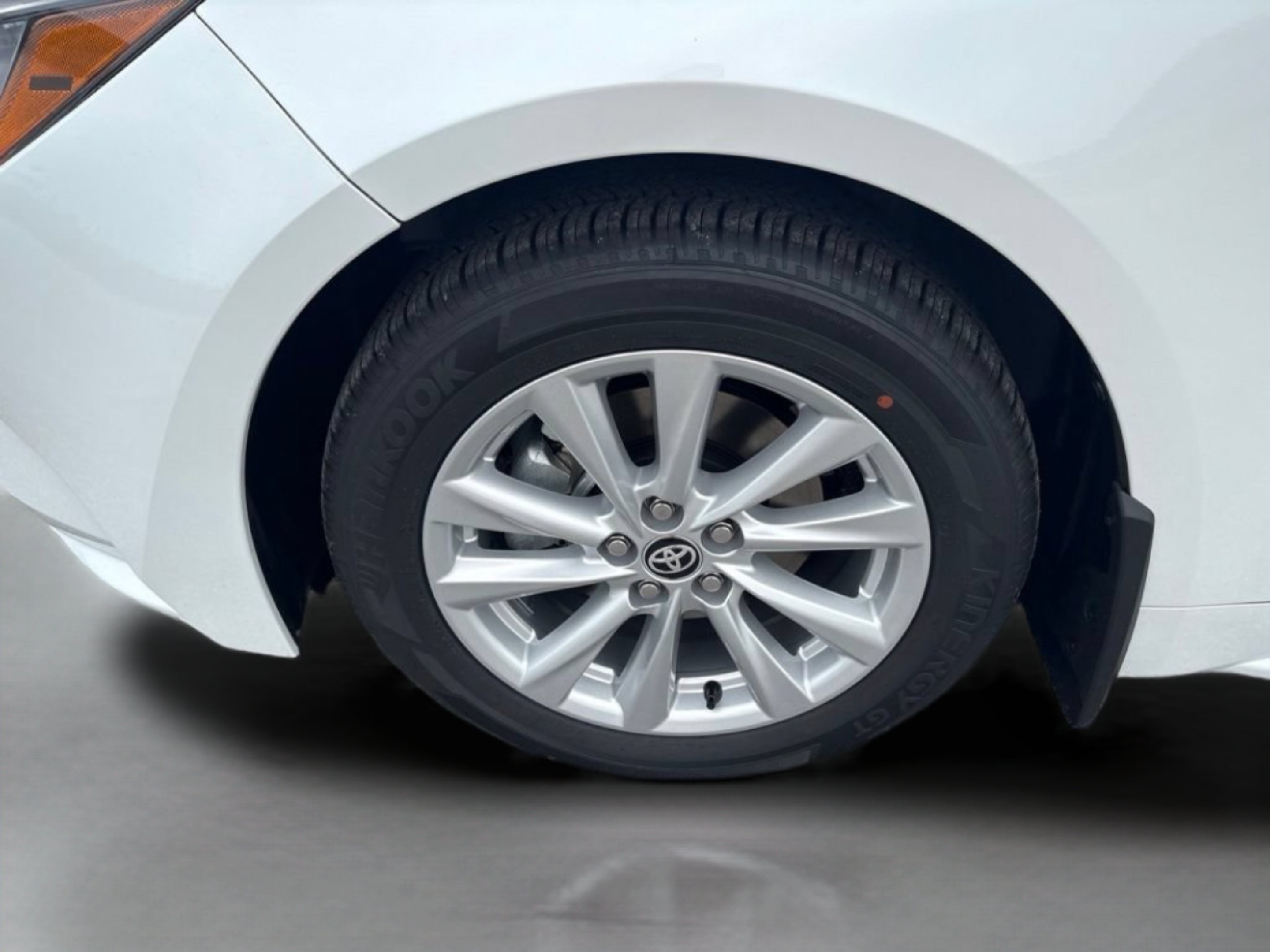 New 2026 Wind Chill Pearl Toyota LE image 31