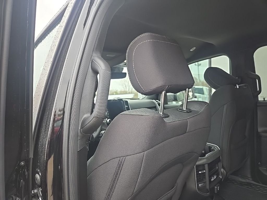 New 2026 Diamond Black Crystal Pearl-Coat Exterior Paint RAM Big Horn/Lone Star image 105