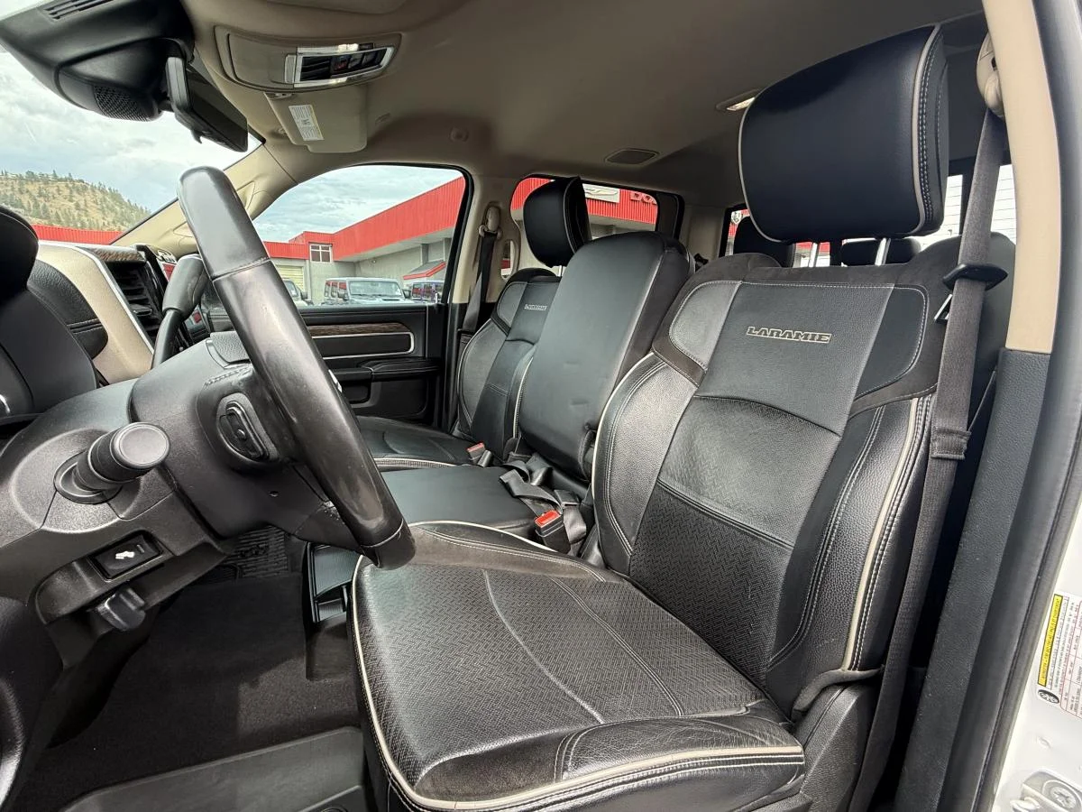 Used 2021 White RAM Laramie Crew Cab Swb image 16