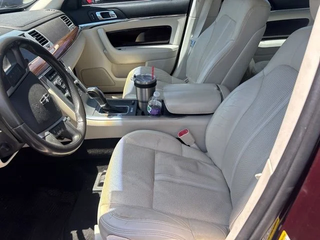 Used 2011 Red Lincoln Base image 23