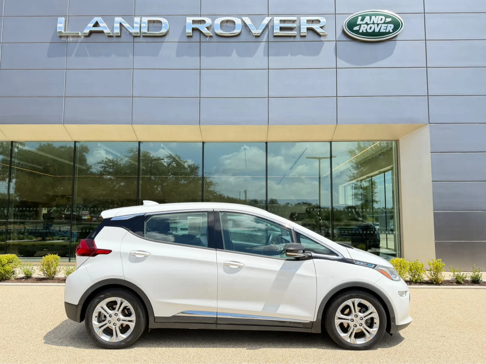 Used 2017 Summit White Chevrolet LT image 5