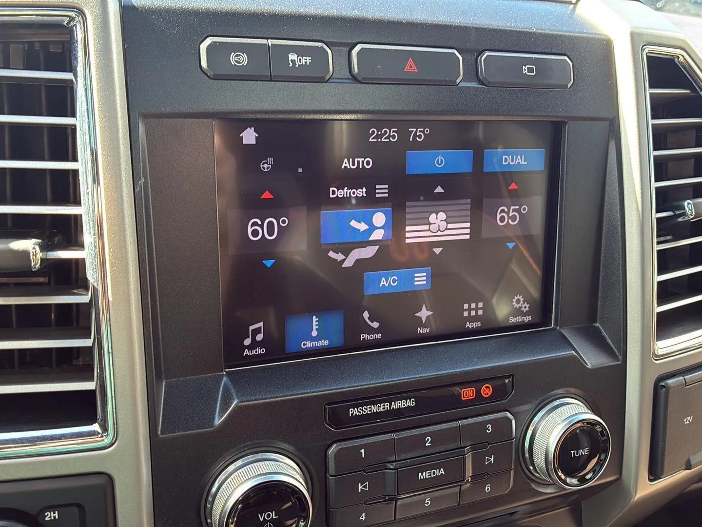 Used 2017 Oxford White Ford King Ranch image 28