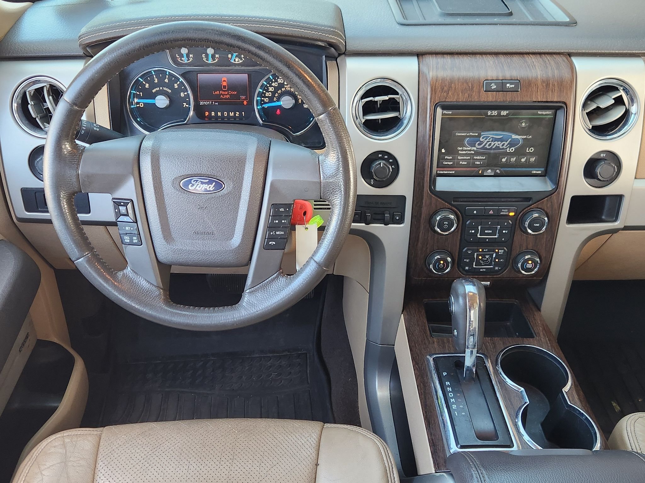 Used 2013 White Platinum Metallic Tri-Coat Ford Lariat image 28