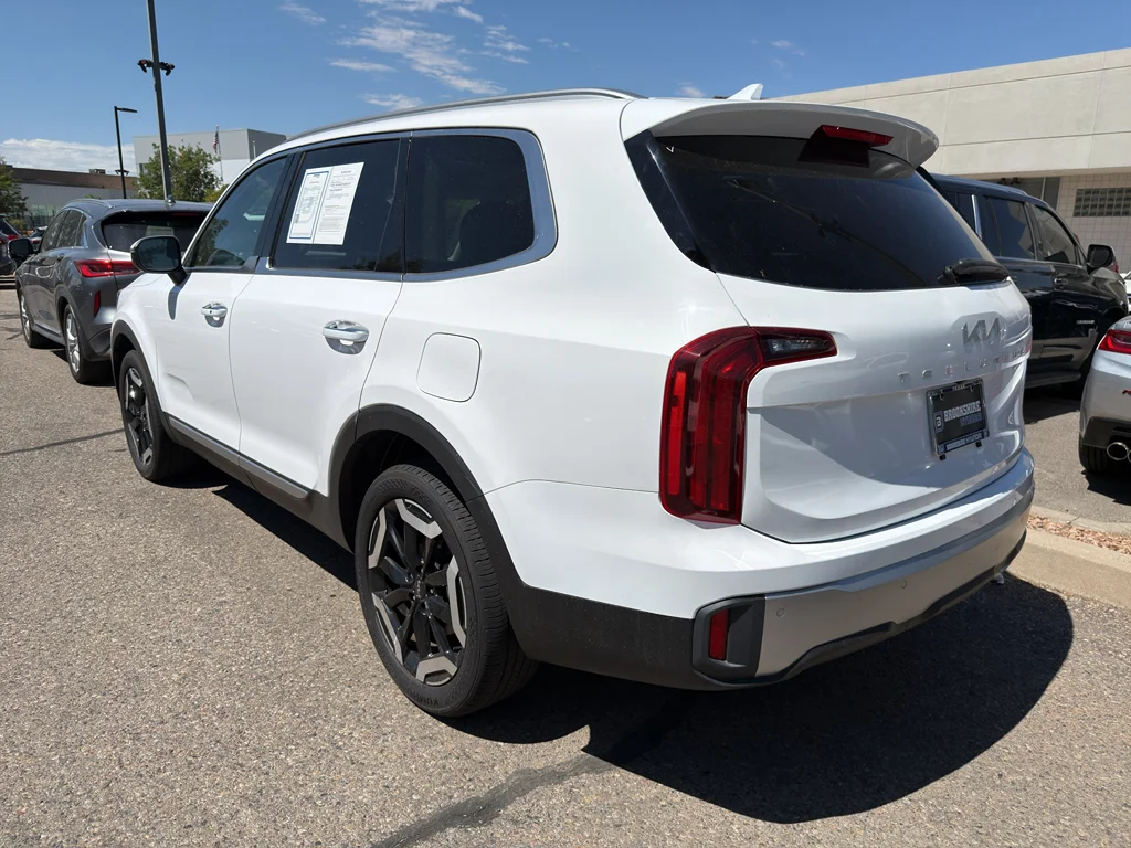 Used 2025 Glacial White Pearl Kia S image 6