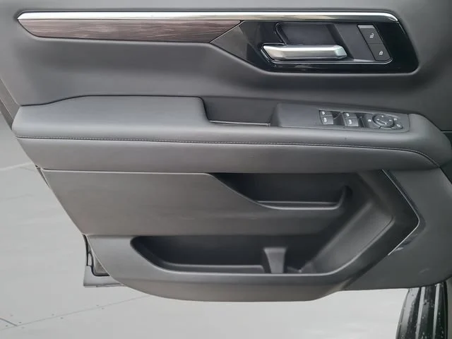 Used 2025 Black Chevrolet LS image 18