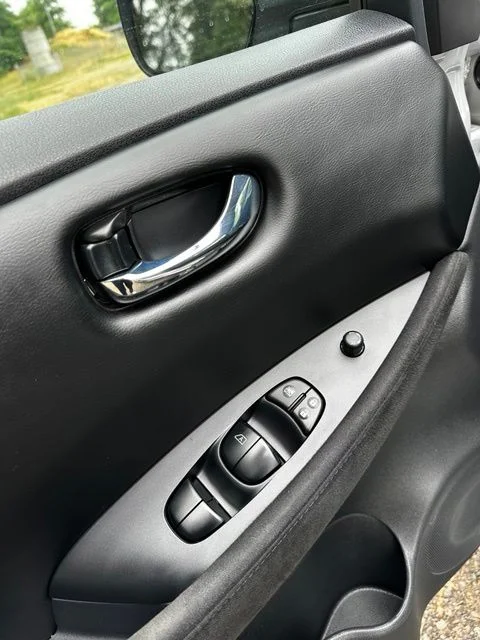 Used 2017 Brilliant Silver Nissan S image 11