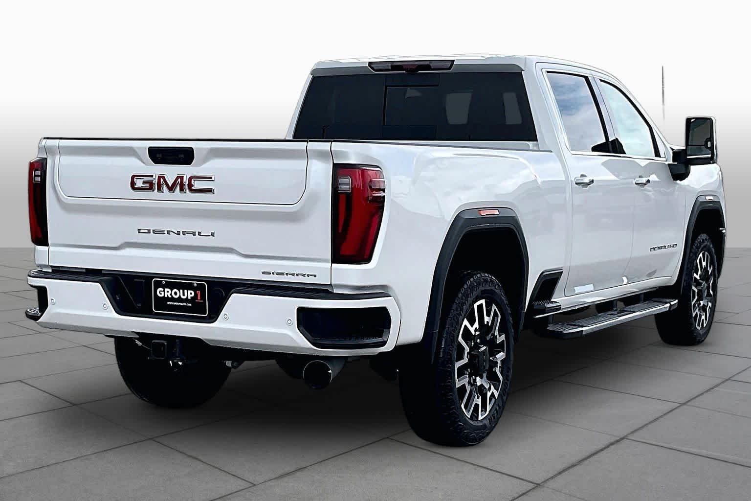 Used 2024 White Frost Tricoat GMC Denali image 13