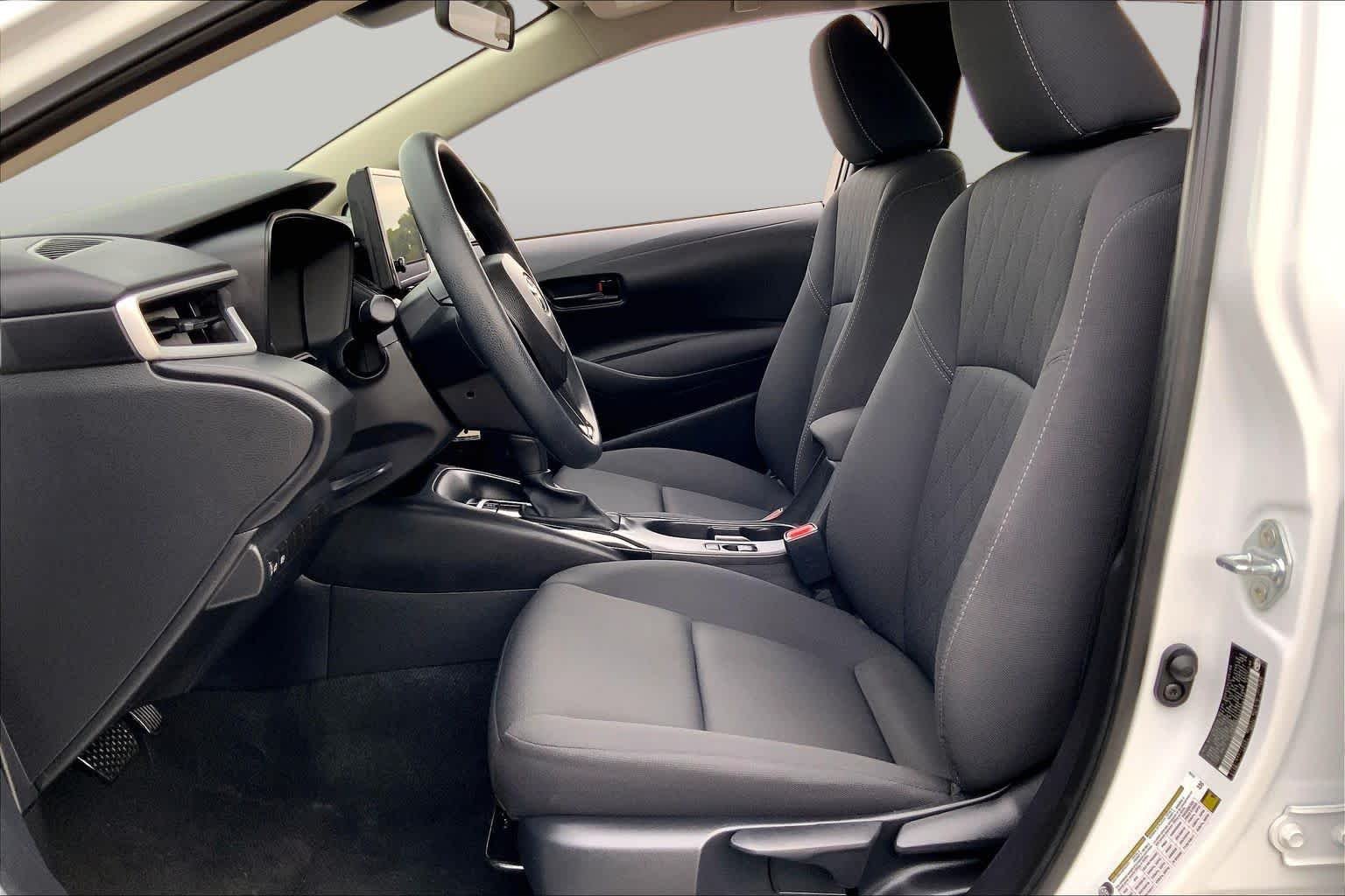 Used 2025 Ice Cap Toyota LE image 8