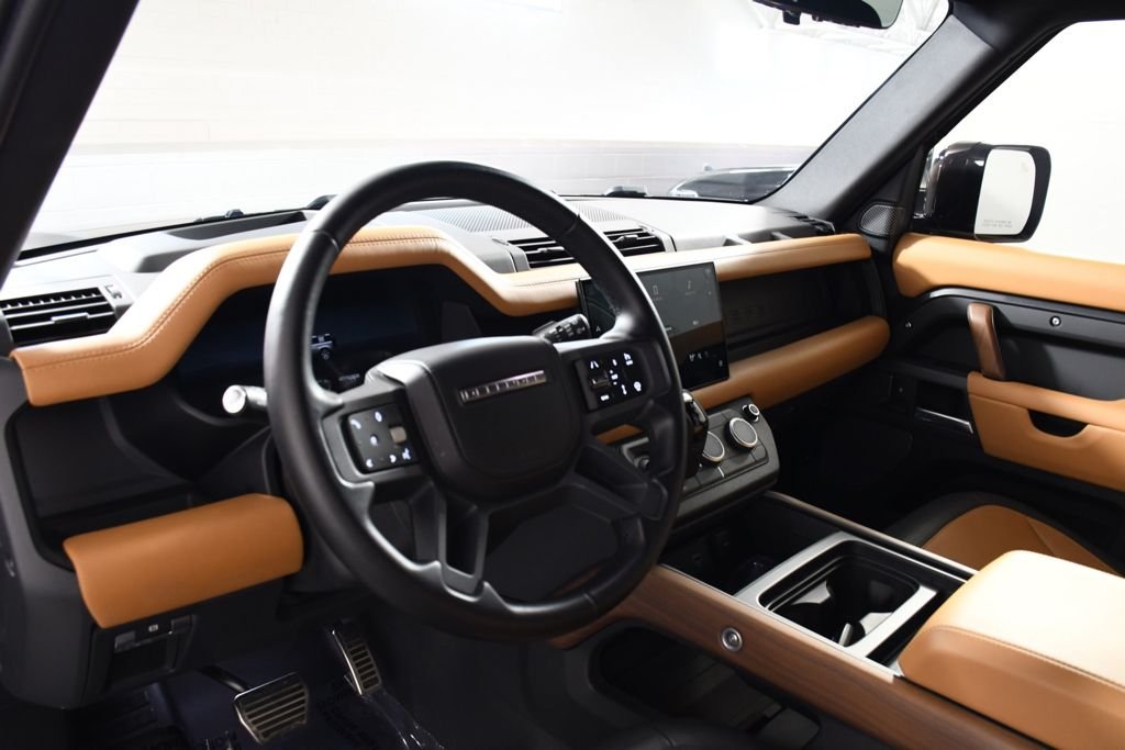 Used 2024 Santorini Black Metallic Land Rover X image 12