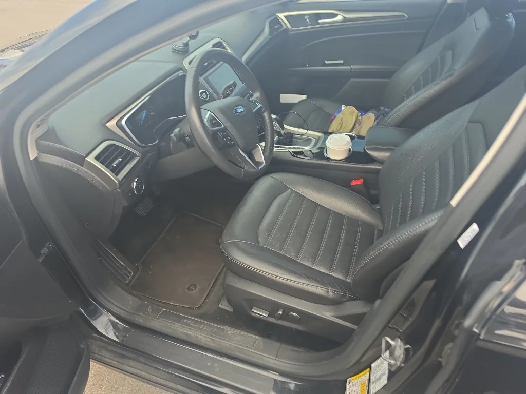 Used 2015 Tuxedo Black Ford SE image 3