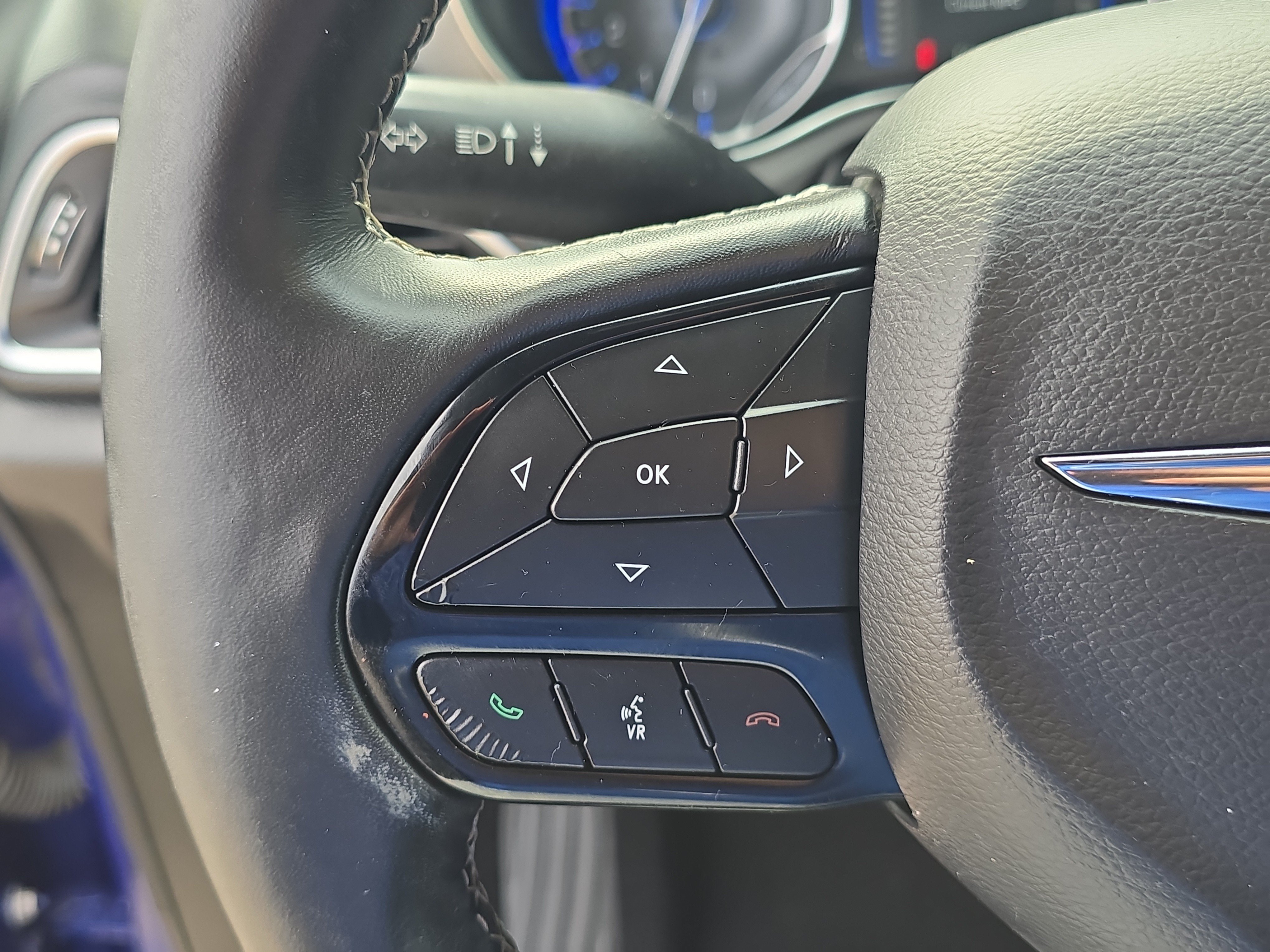Used 2019 Ocean Blue Metallic Chrysler Touring L image 32