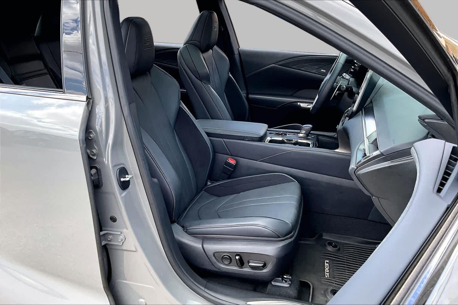 Used 2025 Incognito Lexus F SPORT Performance image 9