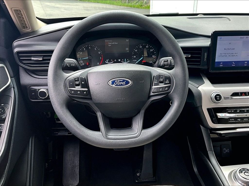 Used 2022 Silver Metallic Ford Base image 18