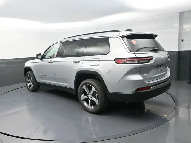 New 2026 Silver Zynith Exterior Paint Jeep Limited image 7