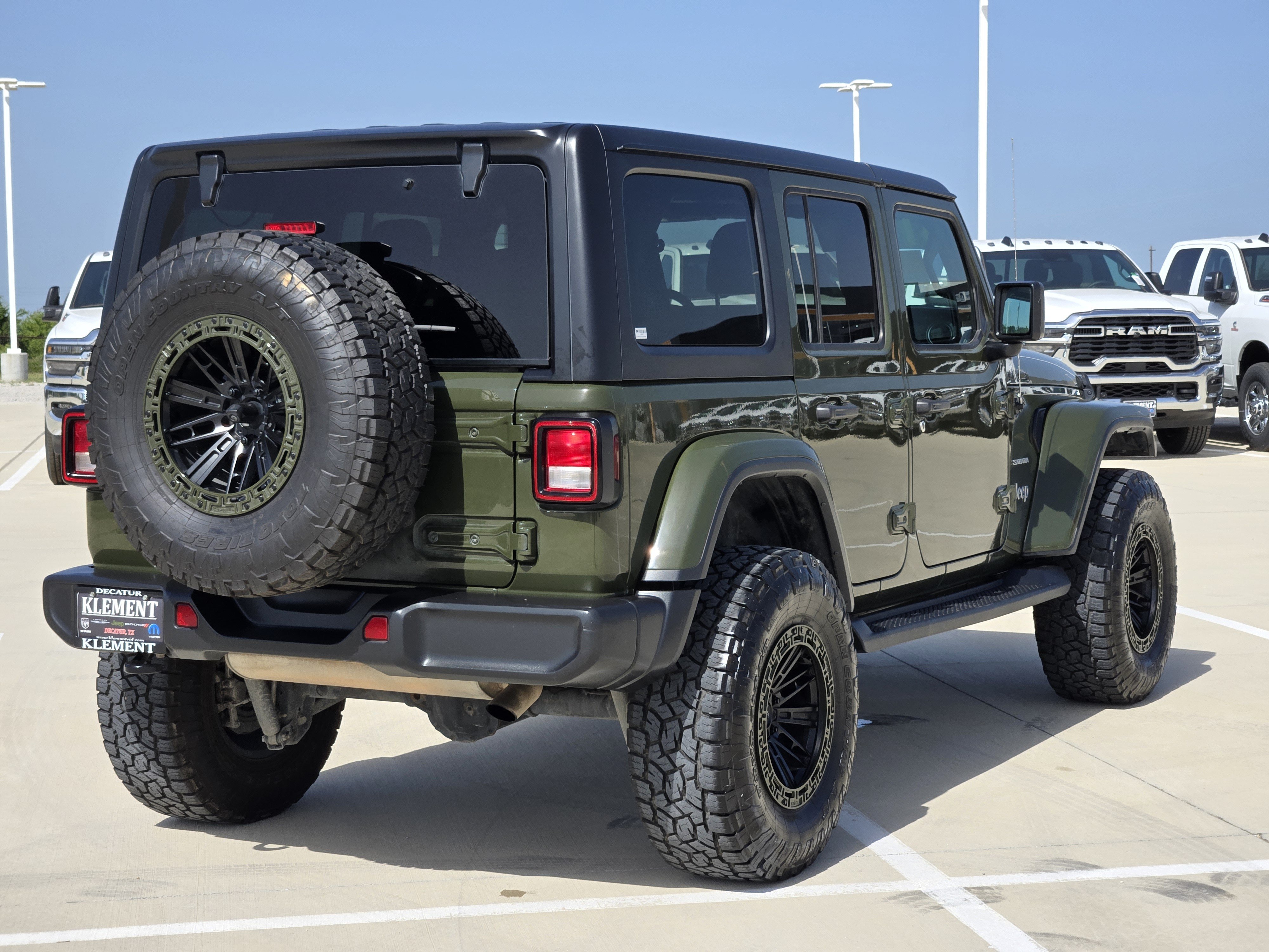 Used 2023 Sarge Green Clearcoat Jeep Sahara image 8