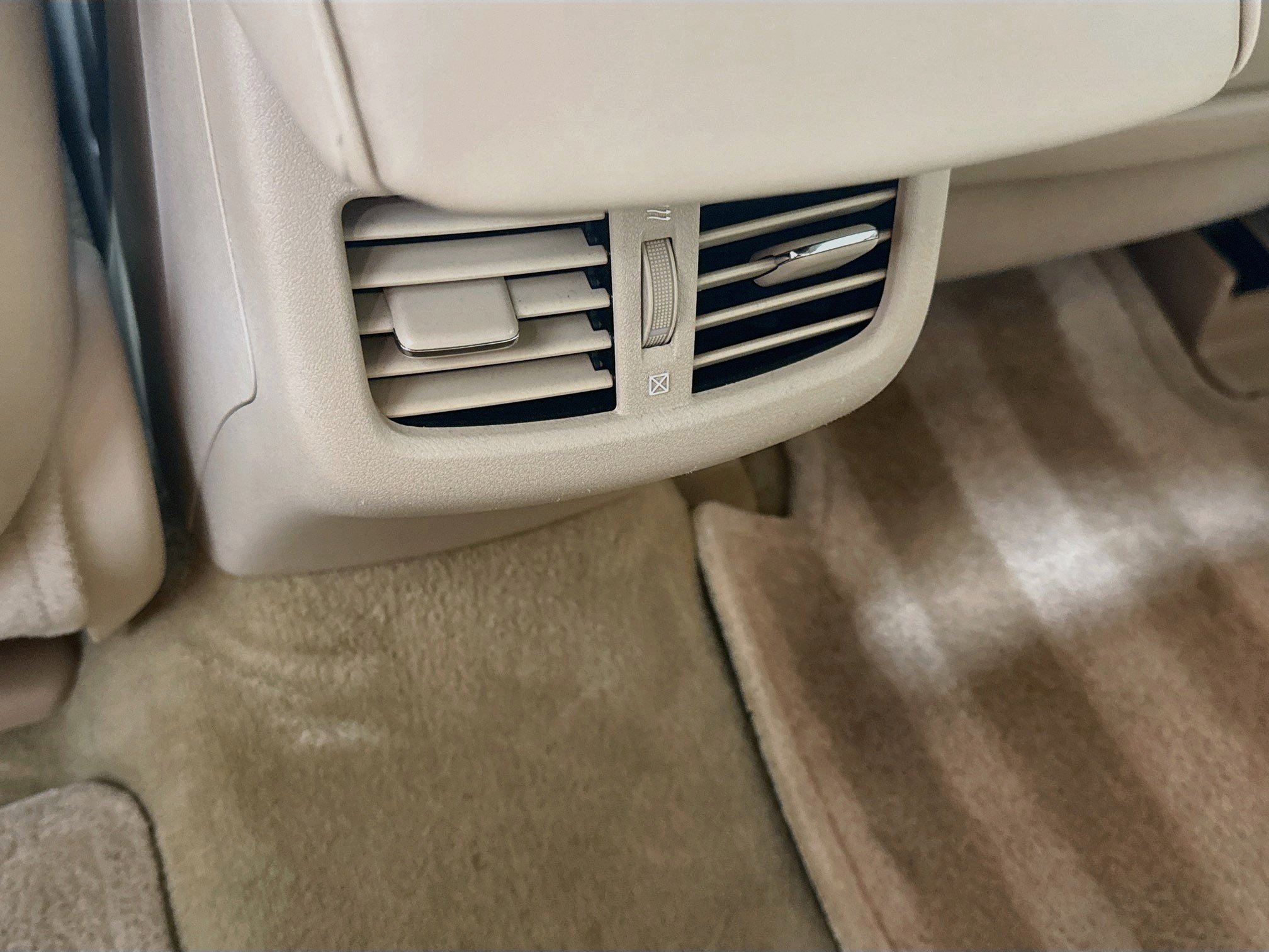 Used 2011 Satin Cashmere Metallic Lexus Base image 24