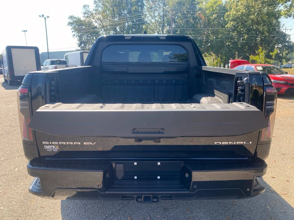 Used 2025 Onyx Black GMC Max Range Denali image 37