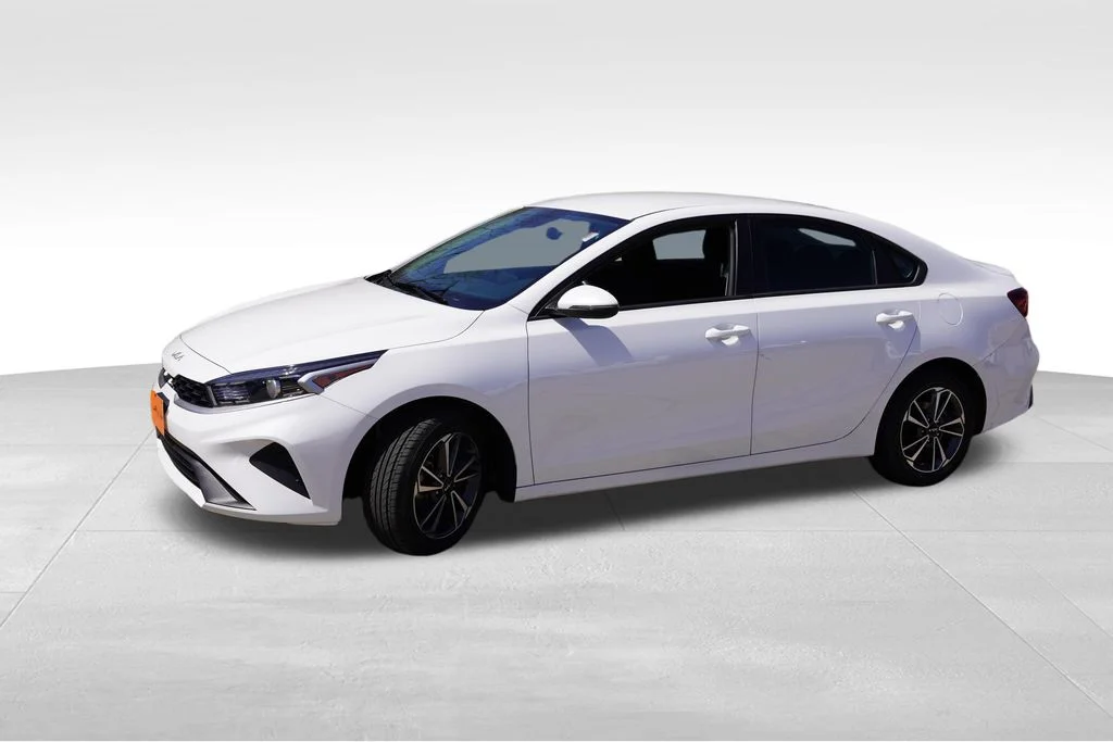 Used 2023 Snow White Pearl Kia LXS image 10