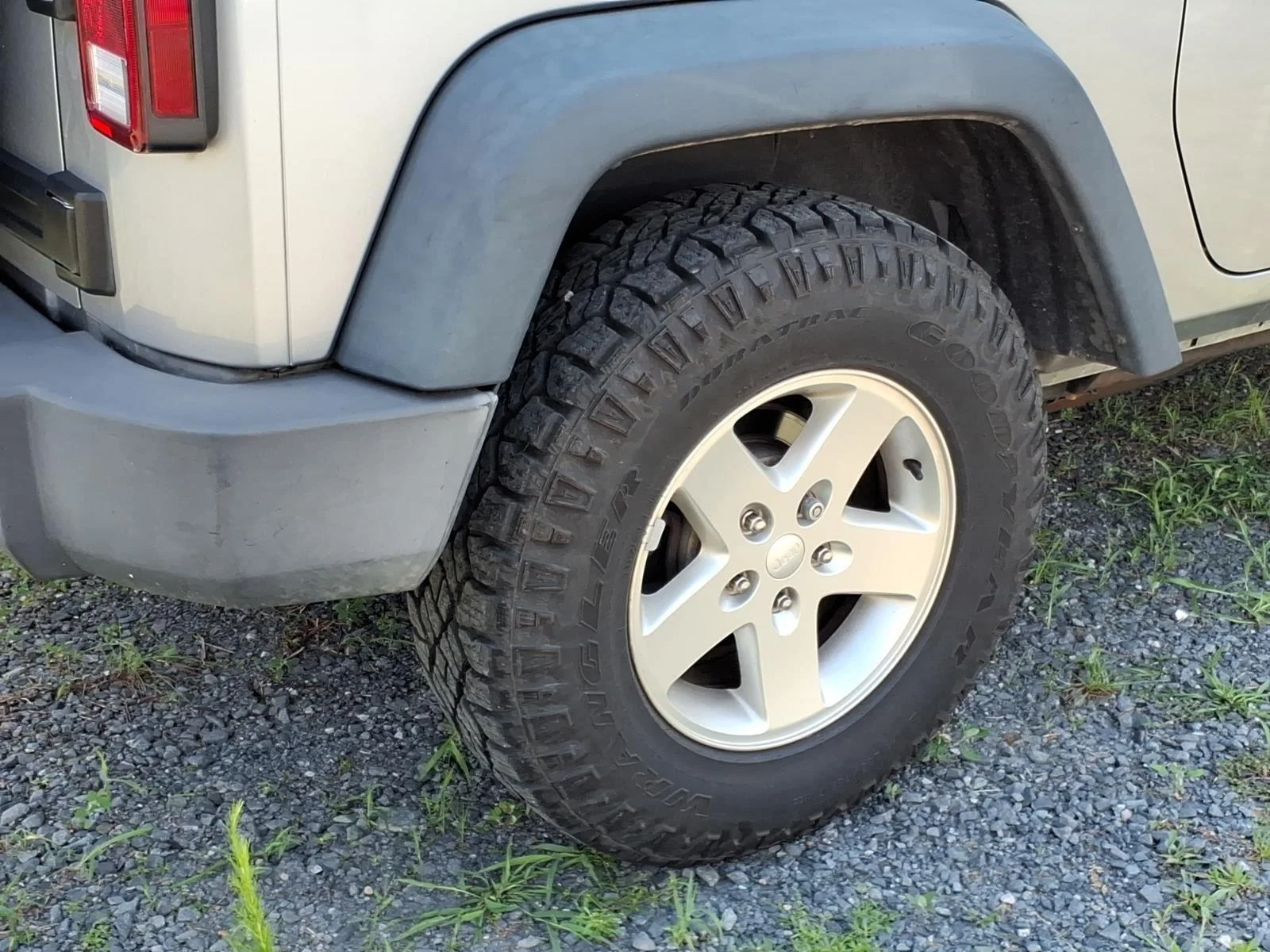Used 2015 Billet Silver Metallic Clearcoat Jeep Sport image 8