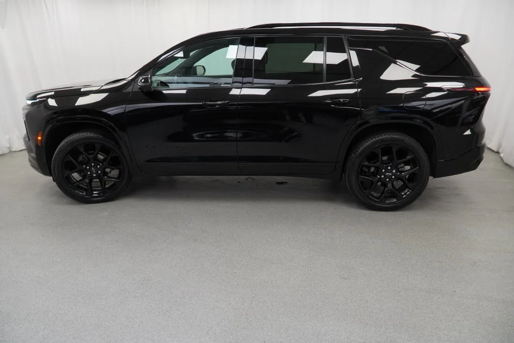 Used 2024 Mosaic Black Metallic Chevrolet RS image 10