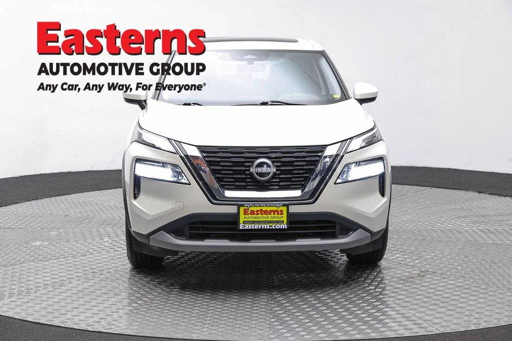 Used 2023 White Nissan SV image 2