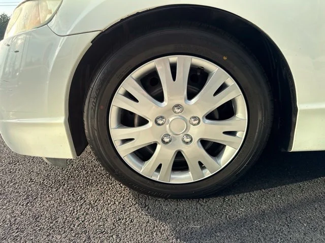 Used 2011 White Honda LX image 6