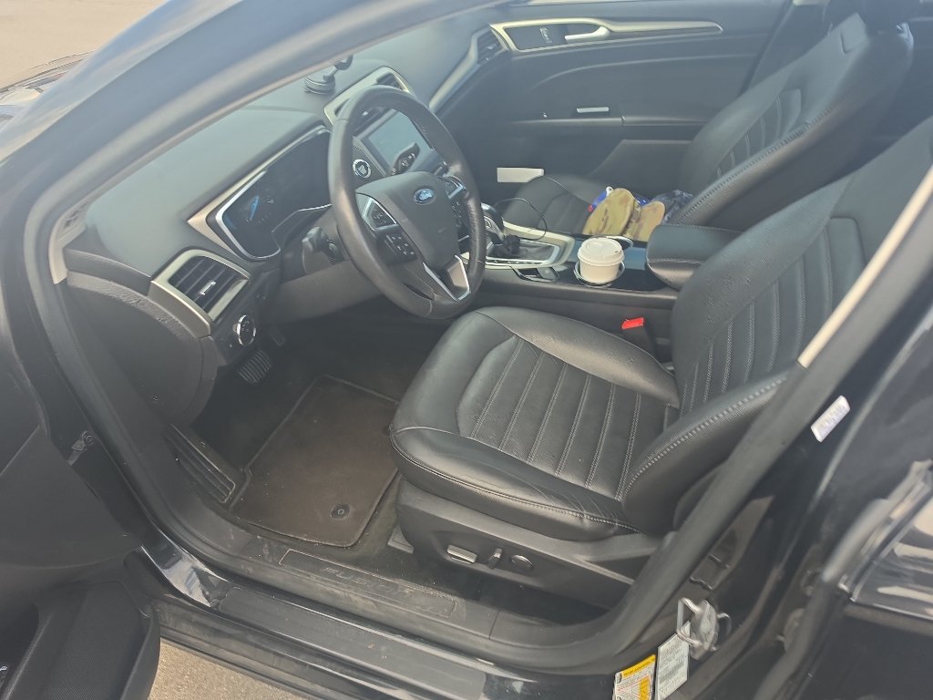 Used 2015 Tuxedo Black Ford SE image 3