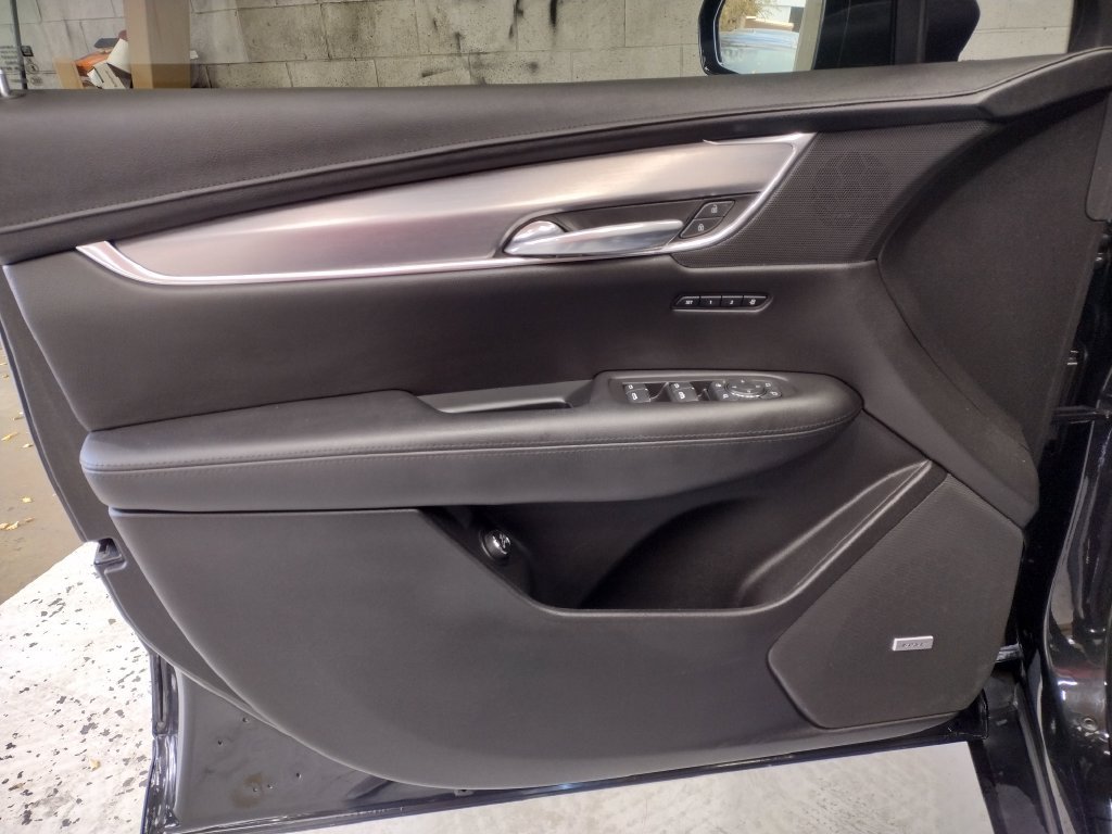 Used 2019  Cadillac Luxury image 33