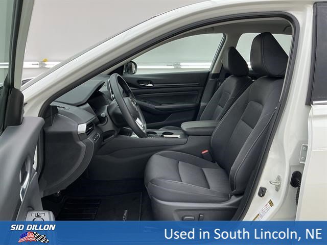 Used 2020 Glacier White Nissan 2.5 S image 17