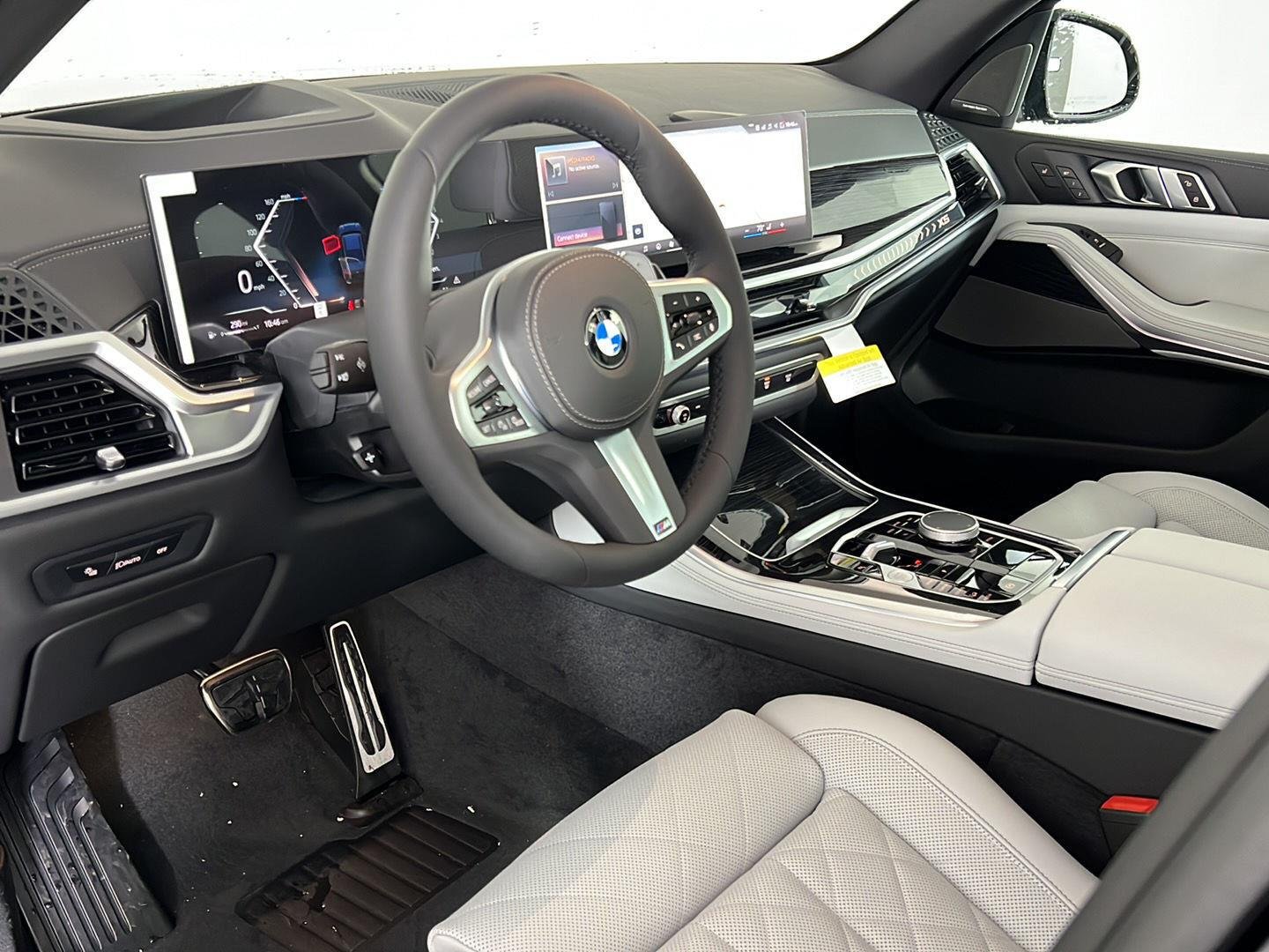 New 2026 Carbon Black Metallic BMW xDrive40i image 6