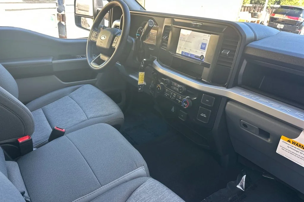 New 2026 Oxford White Ford F-350® XL image 15
