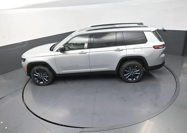 New 2026 Silver Zynith Exterior Paint Jeep Limited image 14