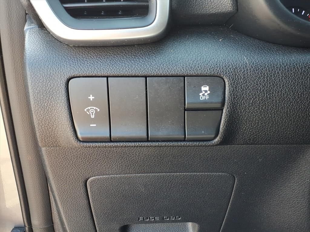 Used 2018 Silver Kia LX image 20