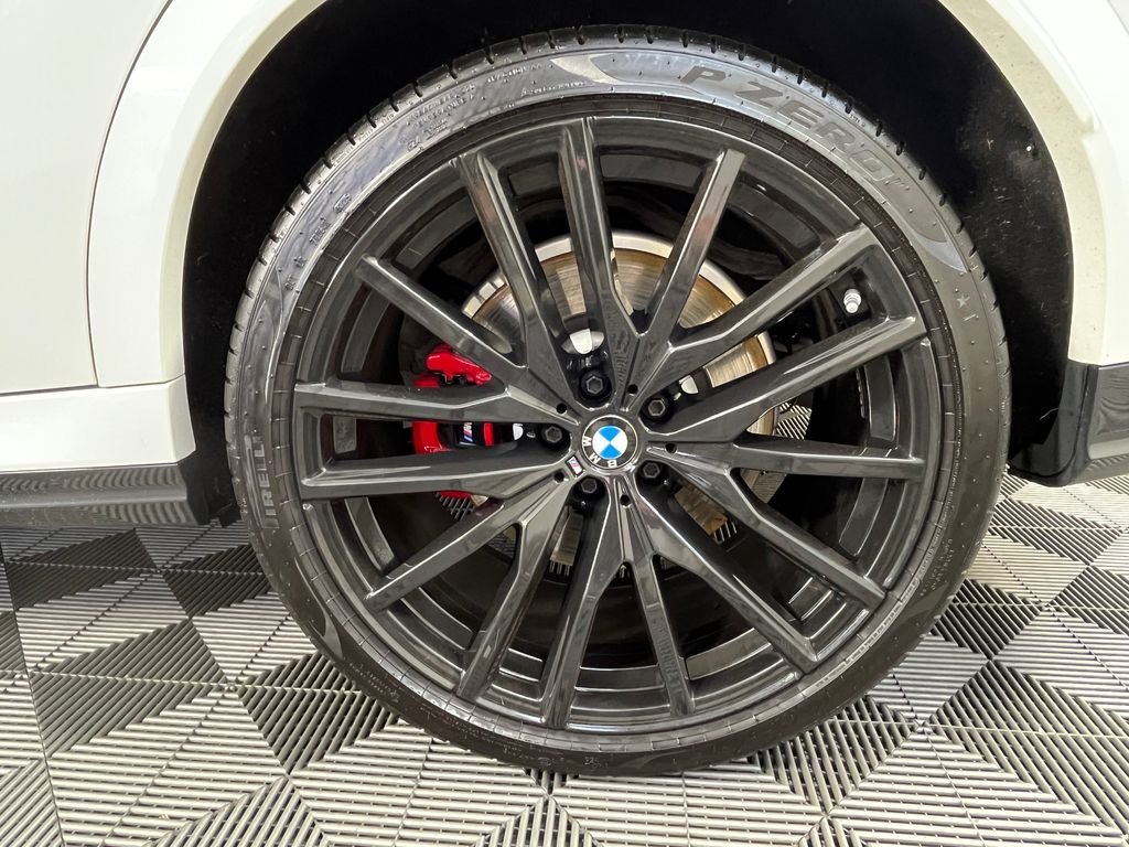 Used 2024 White BMW M60i image 15