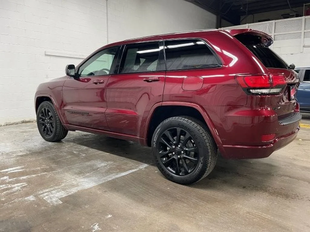 Used 2021 Velvet Red Pearlcoat Jeep Laredo X image 8