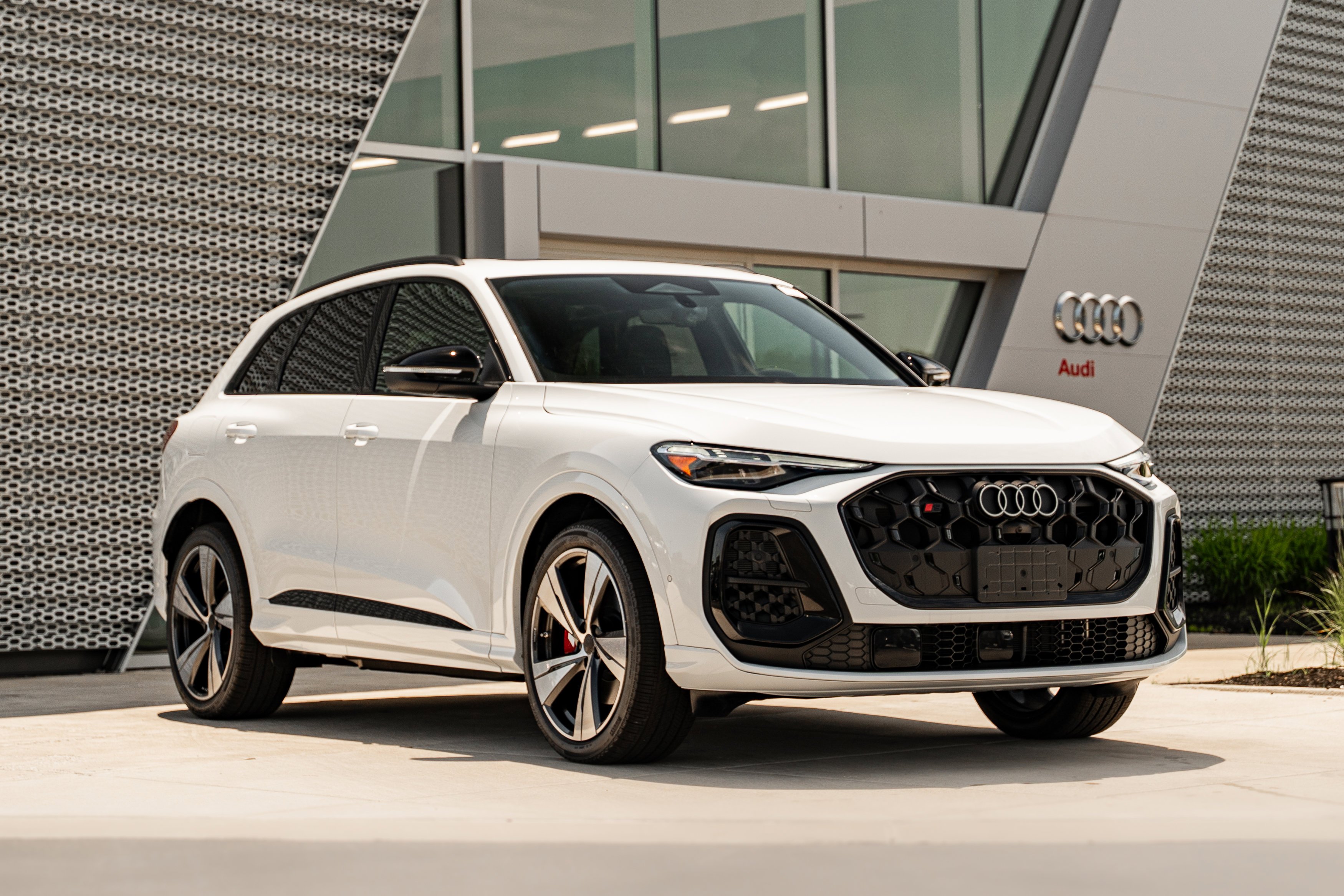 2026 Audi SQ5 Premium Plus quattro's photo