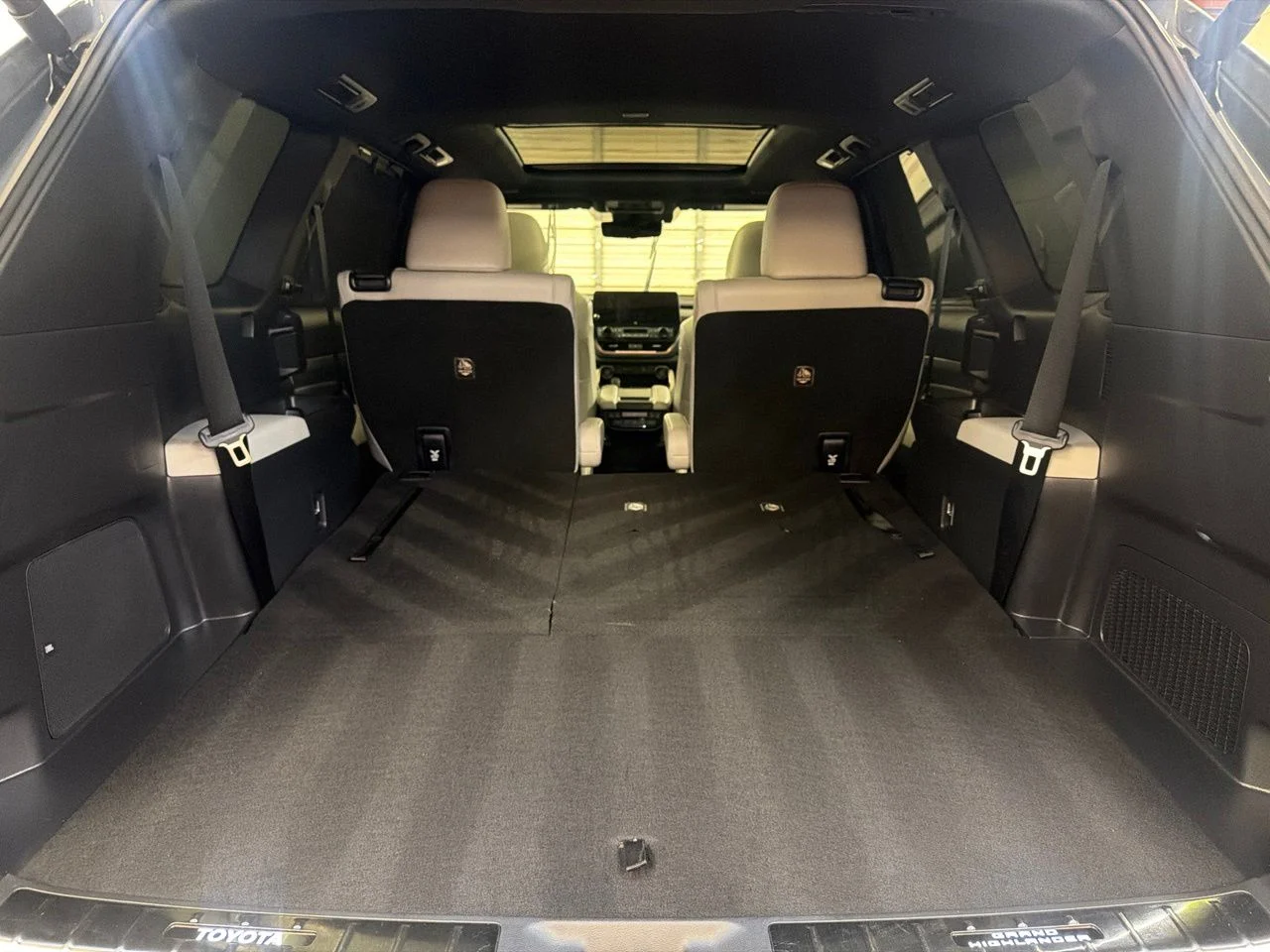 Used 2025 White Toyota MAX Platinum image 24
