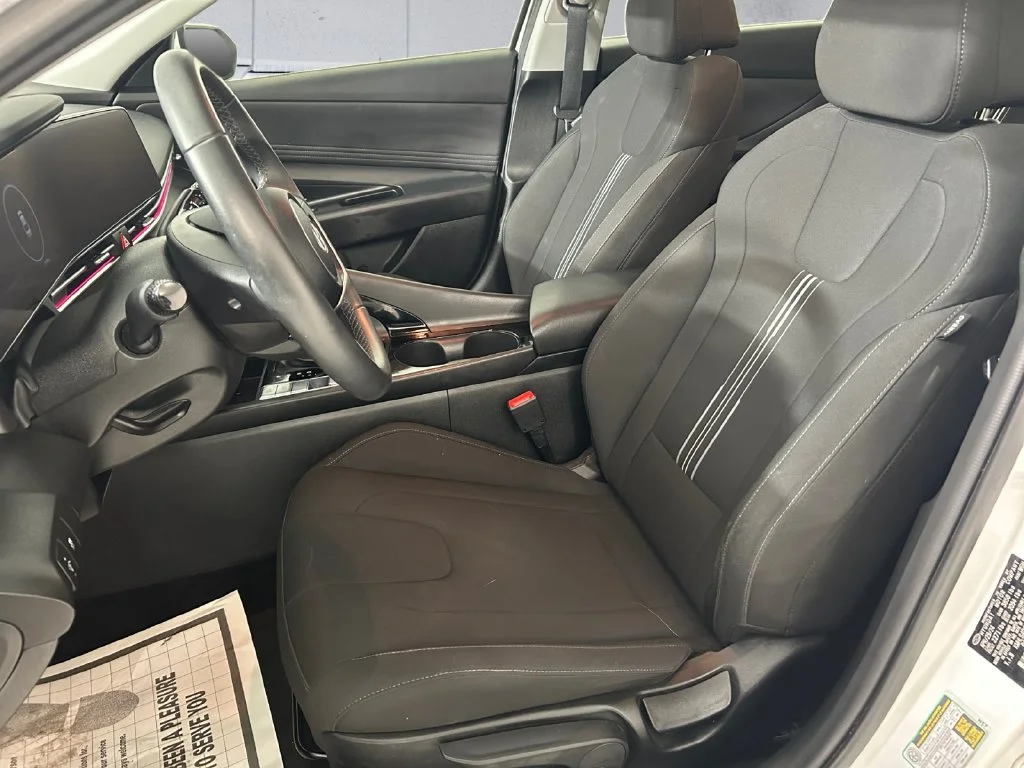 Used 2024 White Hyundai SEL image 7