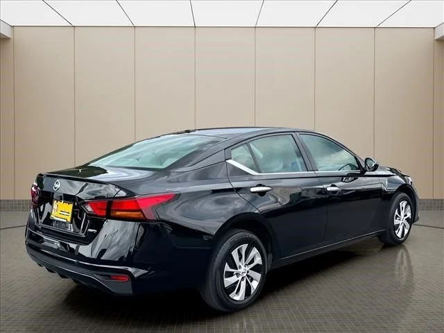 Used 2020 Black Nissan 2.5 S image 3