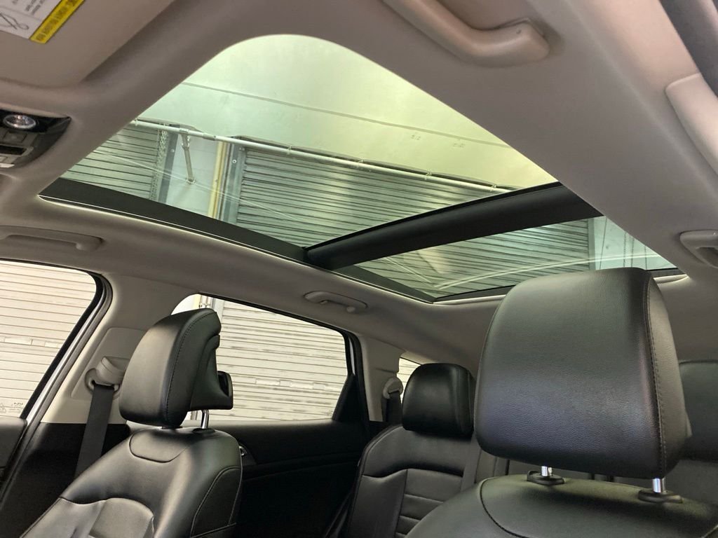 Used 2024 White Kia SX-Prestige image 18
