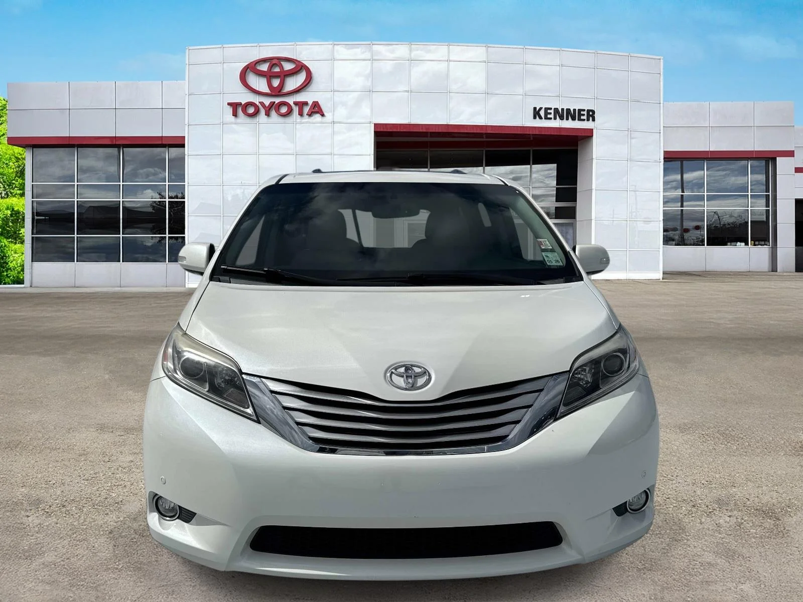 Used 2017 Blizzard Pearl Toyota Limited 7-Passenger image 2