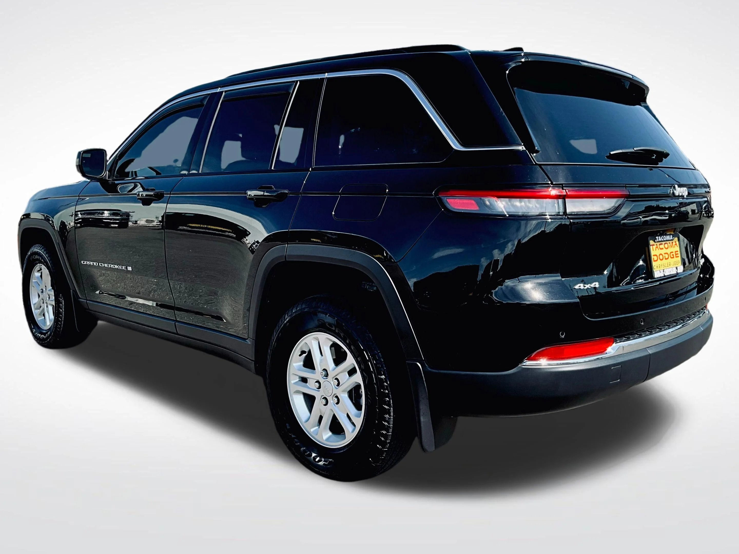 Used 2025 Black Jeep Laredo image 3