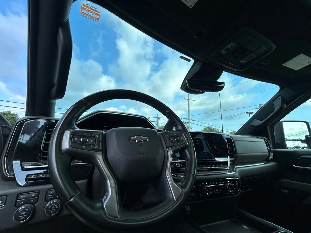 Used 2025 Gray Chevrolet ZR2 image 15