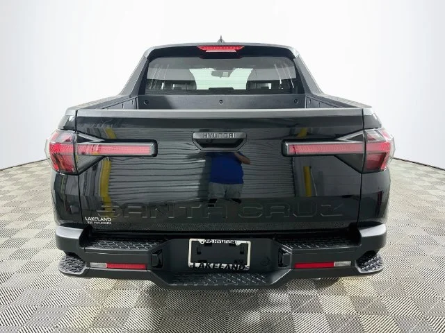 New 2027 Black Hyundai SE image 4