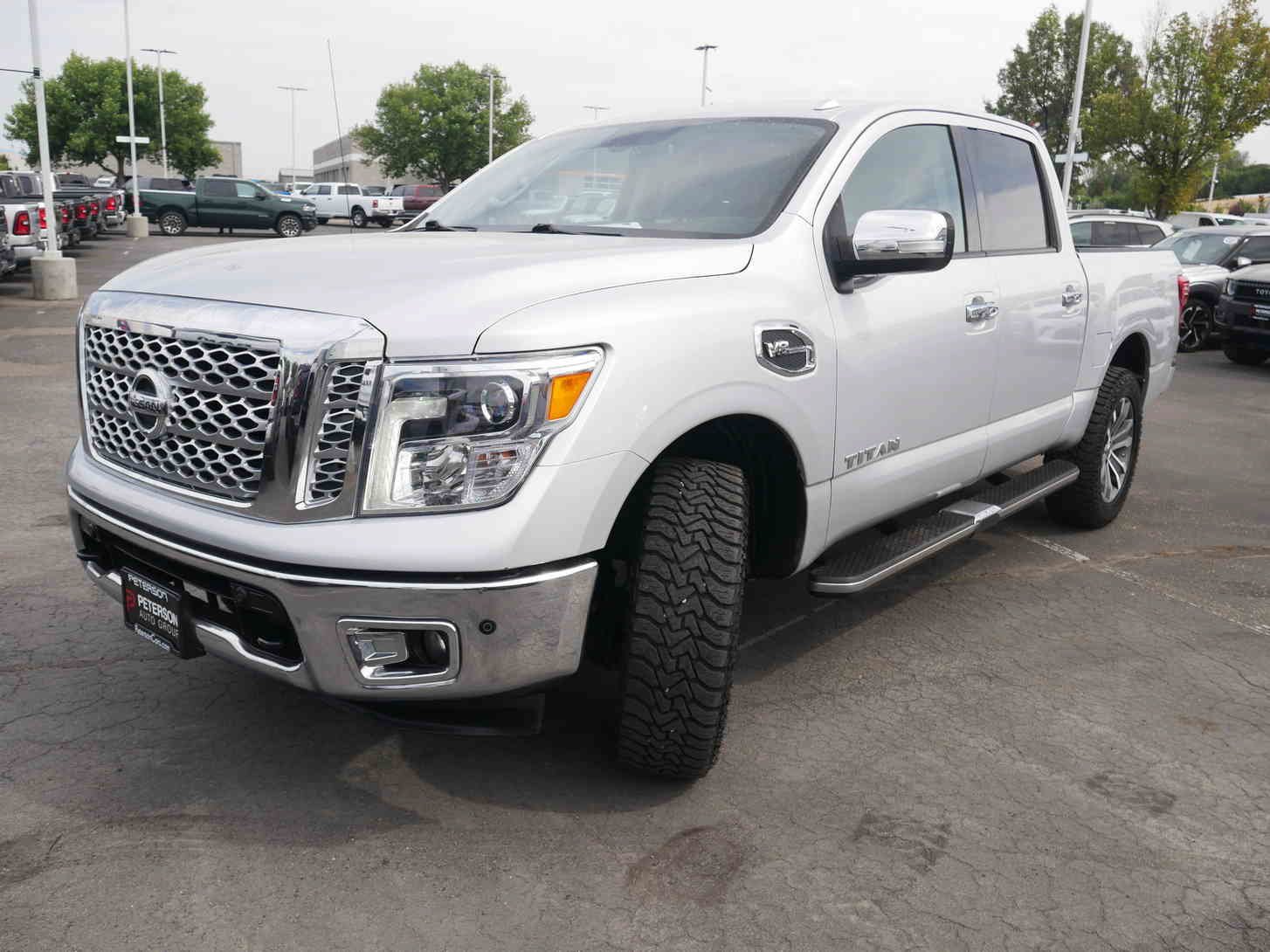 Used 2017 Silver Nissan SL image 3