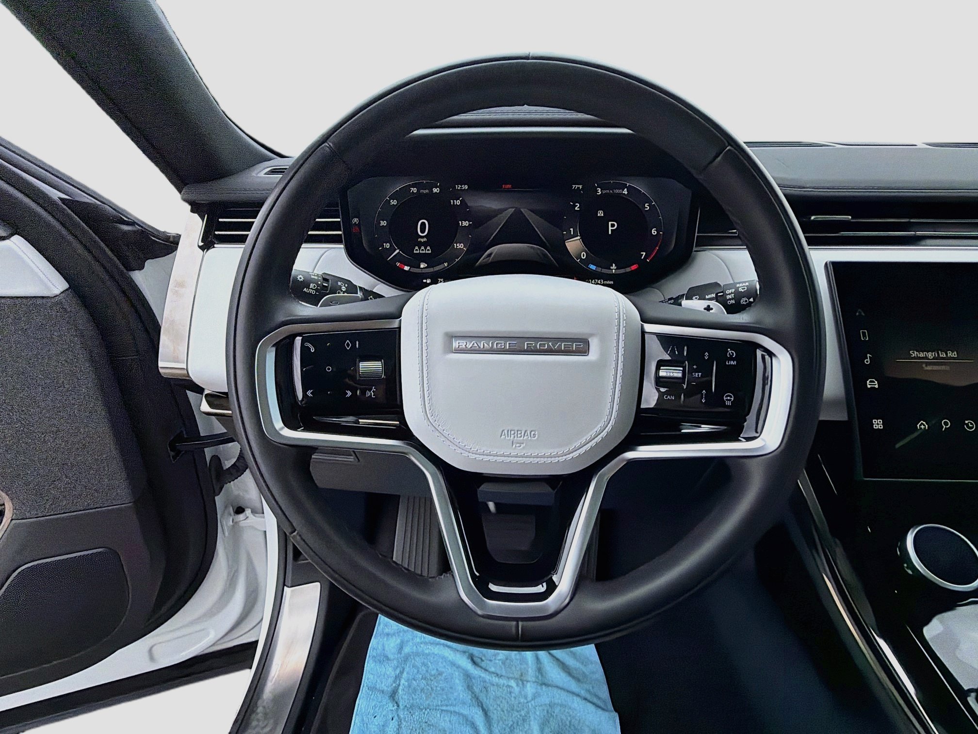 Used 2023 White Land Rover SE image 41