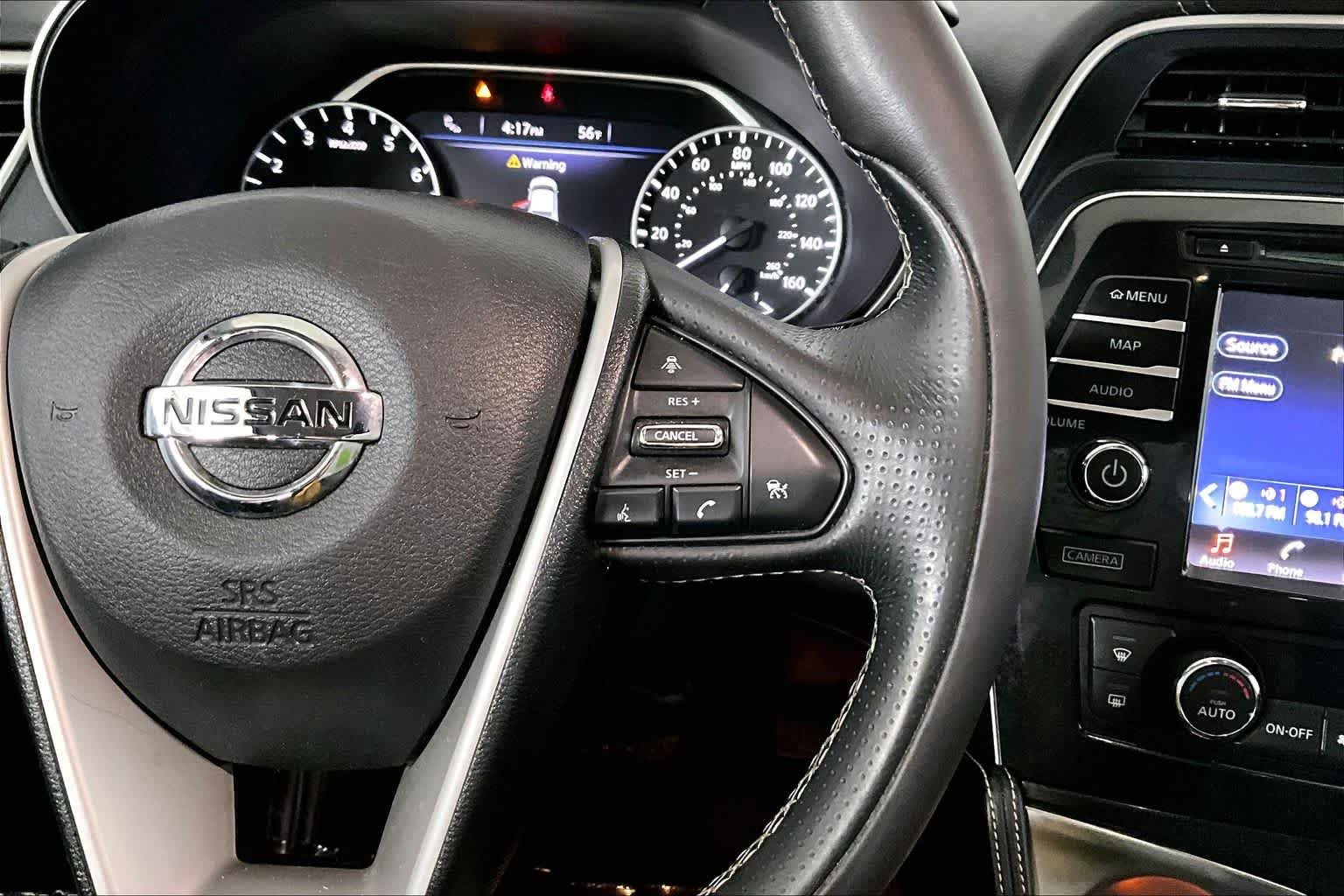 Used 2018 Brilliant Silver Nissan Platinum image 25