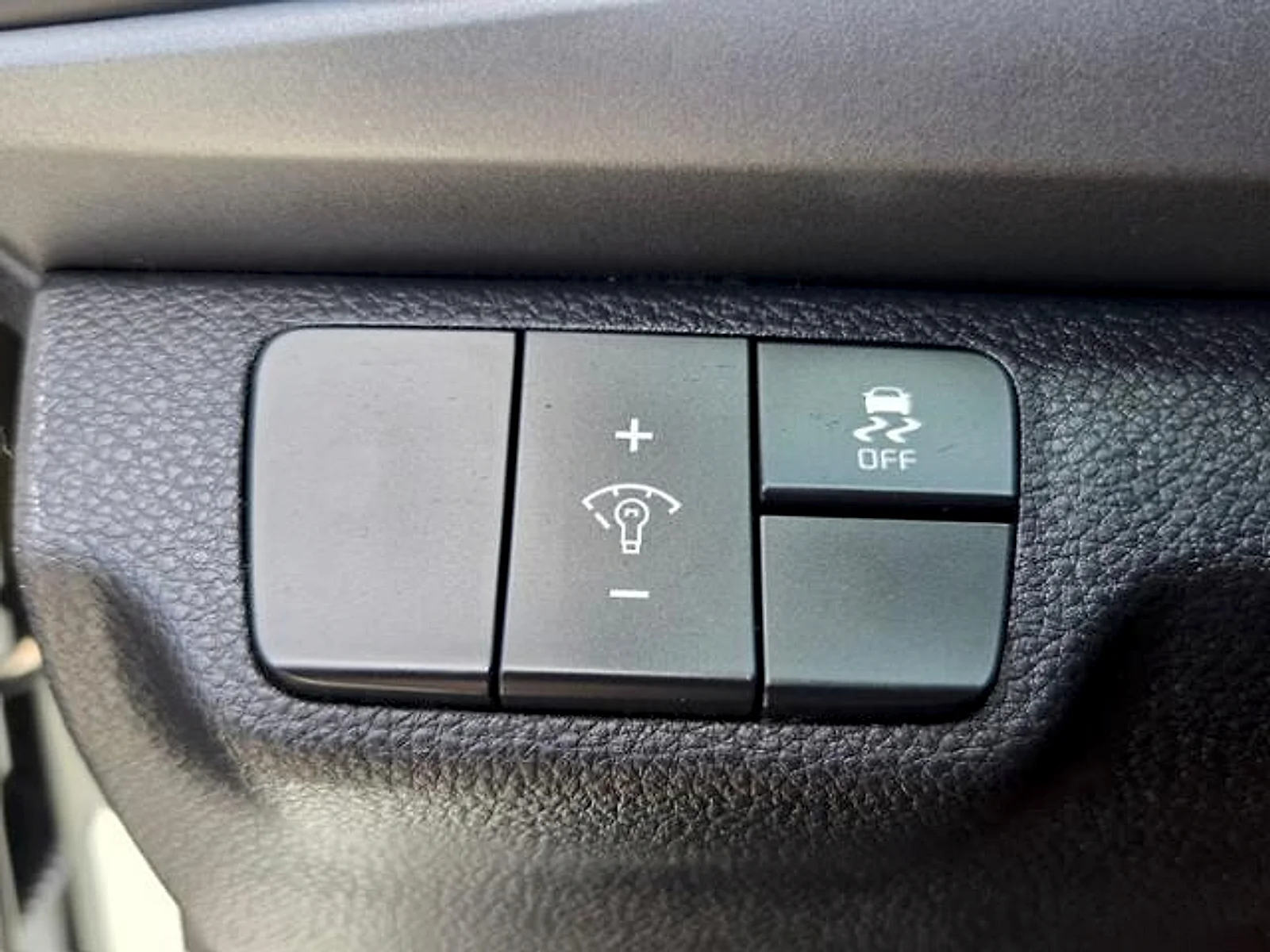 Used 2019 Clear White Kia S image 21